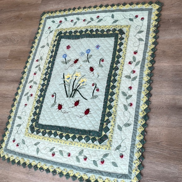 Vintage Handmade scrolled edge ladybug floral butterfly quilt throw 47”x58” - Picture 4 of 17